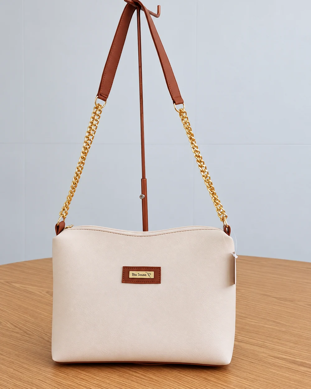 Bolsa clara com alça caramelo