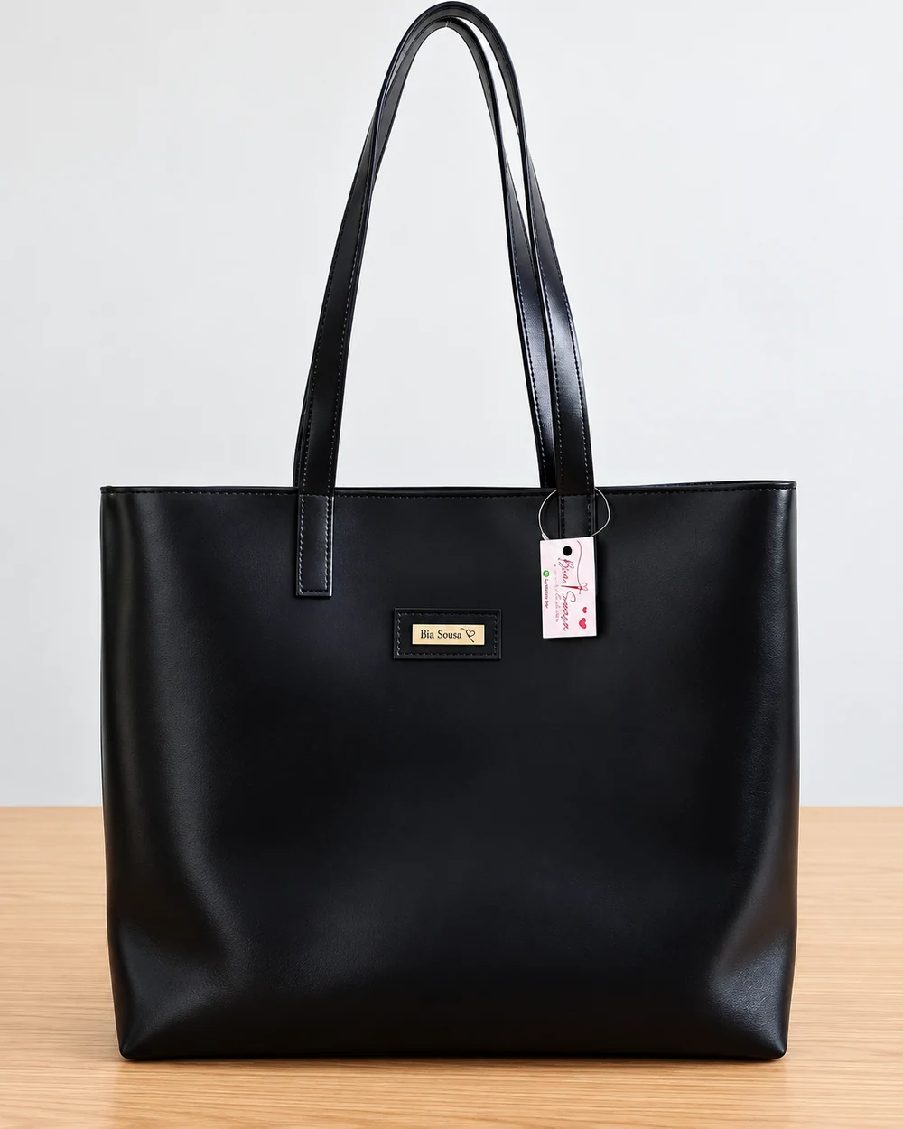 Bolsa preta de alças longas