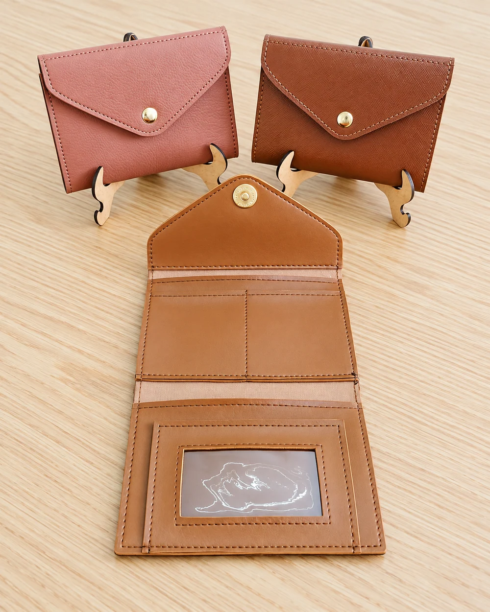 Carteiras envelope rosé e caramelo